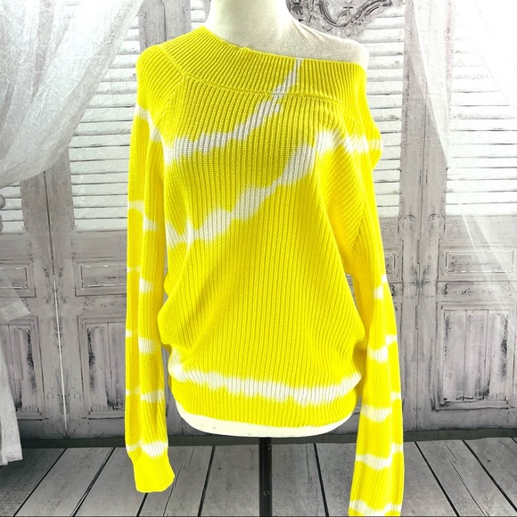 Tops - NWT Yellow/white cold shoulder sweater